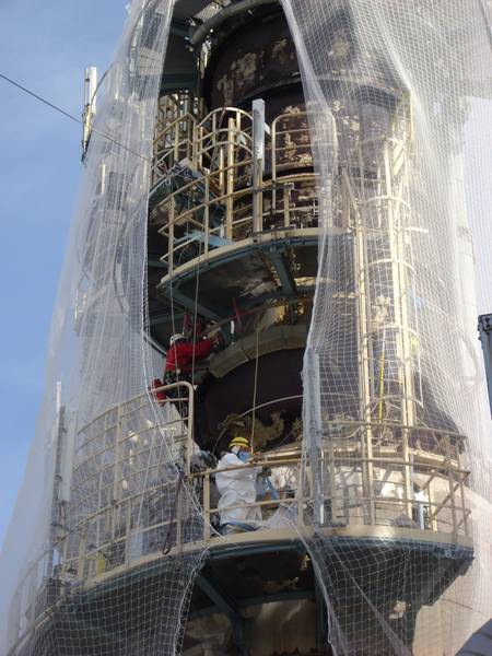 contre les chutes de personnes la conception, les fournitures et la pose de lignes de vie et garde-corps (réception conforme) la pose et le montage d’échelles à crinoline, etc. les dispositifs de secours ( vente et installation) les dispositifs contre les chutes de hauteur (ancrages, passerelles, harnais et E.P.I) conception, réalisation et fourniture de kits d’évacuation / secours de personnes et formation filets de protection ‘anti-chute’ etc. contre les chutes de matériaux la mise en sécurité de bâtiments les files de protection « anti-chut » la fixation des bâches publicitaires le montage/démontage des décorations de noël etc.